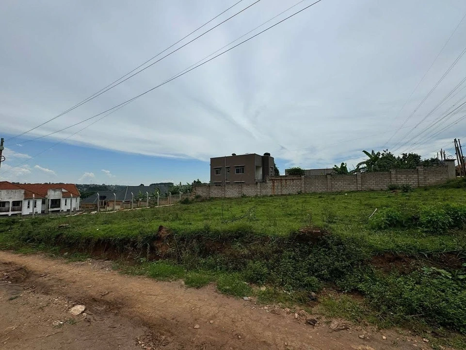 Prime land for sale in Kyanja with milo title